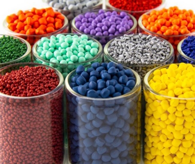 Phân tích ưu và nhược điểm khi dùng hạt nhựa màu trong bao bì thực phẩm