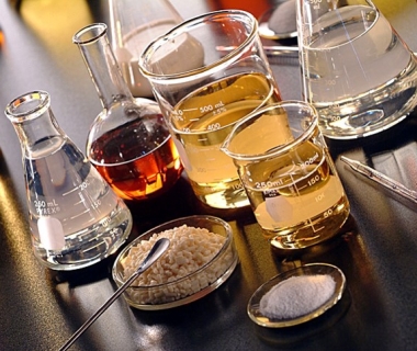 Tầm Quan Trọng Của Chất Chống Dính Trong Ép Phun Nhựa: Lựa Chọn Và Ứng Dụng Hiệu Quả