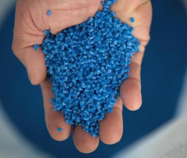 Tiêu Chí Sống Còn: Lựa Chọn Đơn Vị Cung Cấp Phụ Gia Tăng Bóng Nhựa Uy Tín