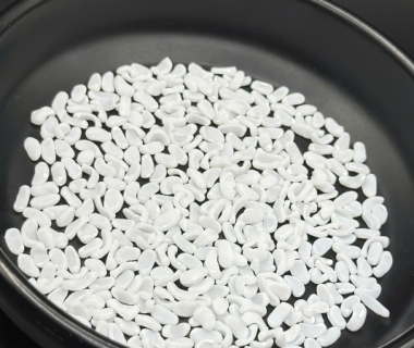 Giải Pháp Tối Ưu Cho Nhựa PE: Phụ Gia Tăng Độ Bền và Làm Mượt Bề Mặt Tại TPHCM