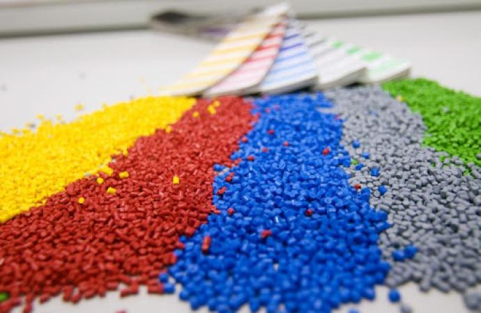 Hạt nhựa giá rẻ TPHCM - sản phẩm không thể thiếu trong sản xuất