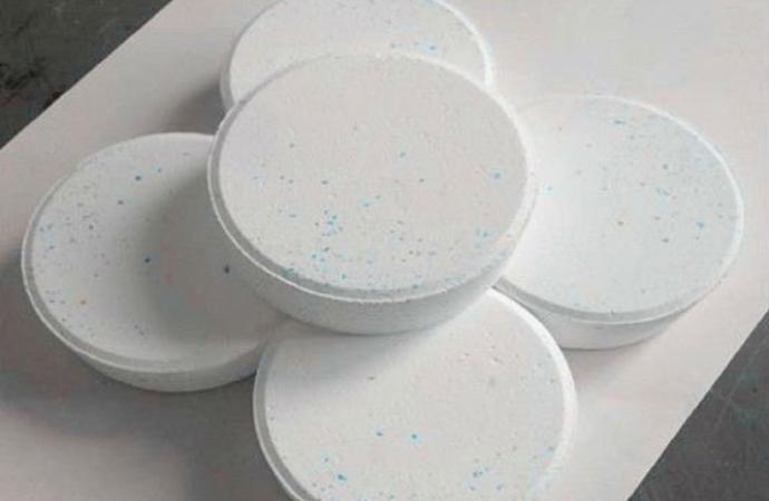 Sử dụng viên cloramin b để khử trùng và khử khuẩn tại những nơi bị ô nhiễm