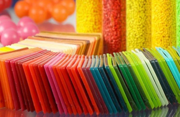 Nên tìm mua hạt nhựa màu masterbatch ở đâu?