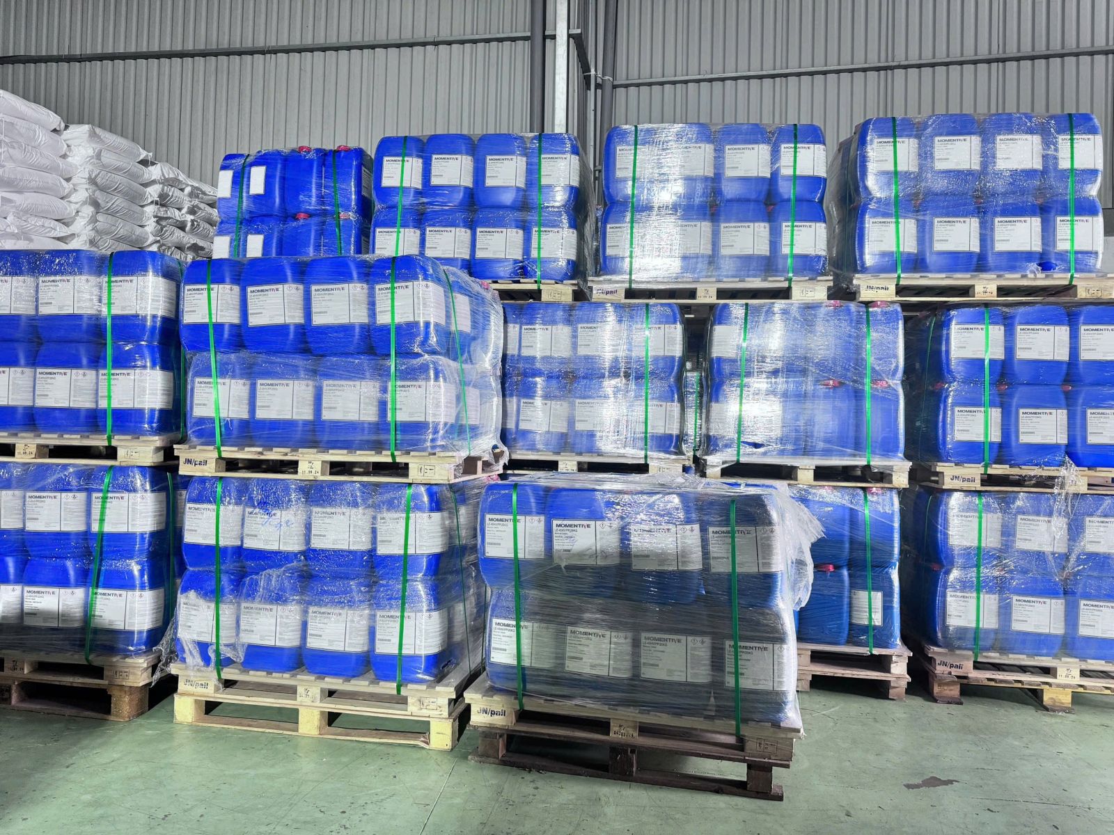 Chất làm bóng nhựa LE 45 HV cao cấp 1